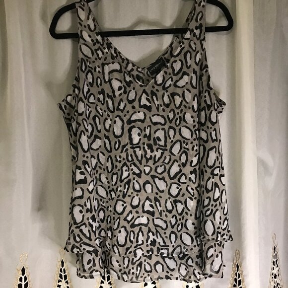Lane Bryant  Gray& Black Animal Print Double Layer Chiffon Swing Tank Size 14 - Picture 2 of 12